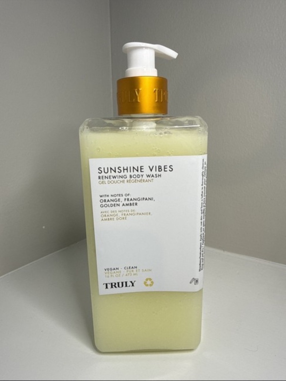 TRULY Sunshine Vibes Renewing Body Wash - Yellow, White & Gold